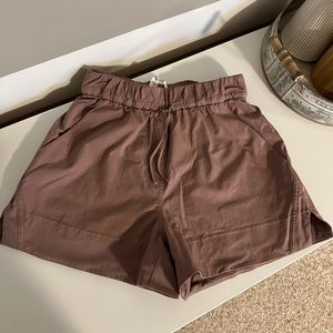 Lululemon cinchable waist woven shorts 3.5”